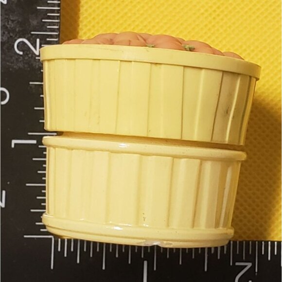 Vintage Avon Pretty Peach Cream Sachet - Empty with Peaches on Lid - Picture 6 of 9